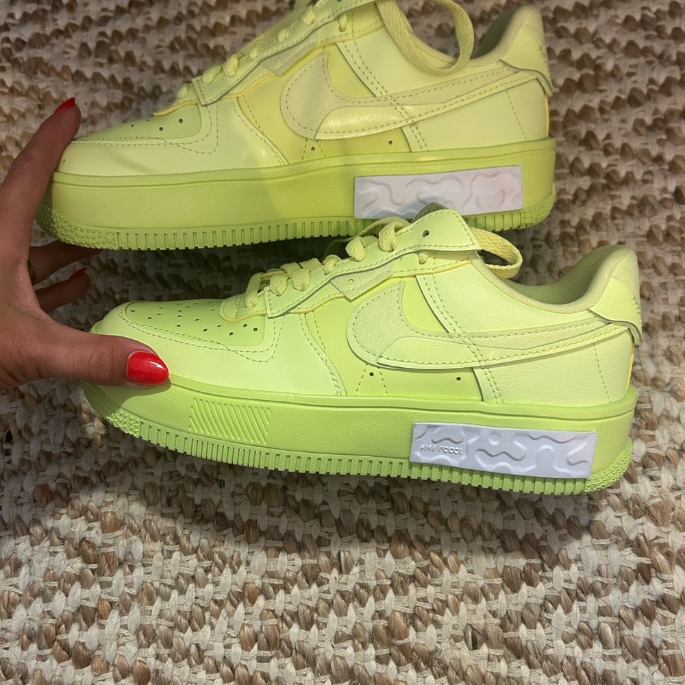 Nike fontanka Vibrant Neon Yellow Sneakers